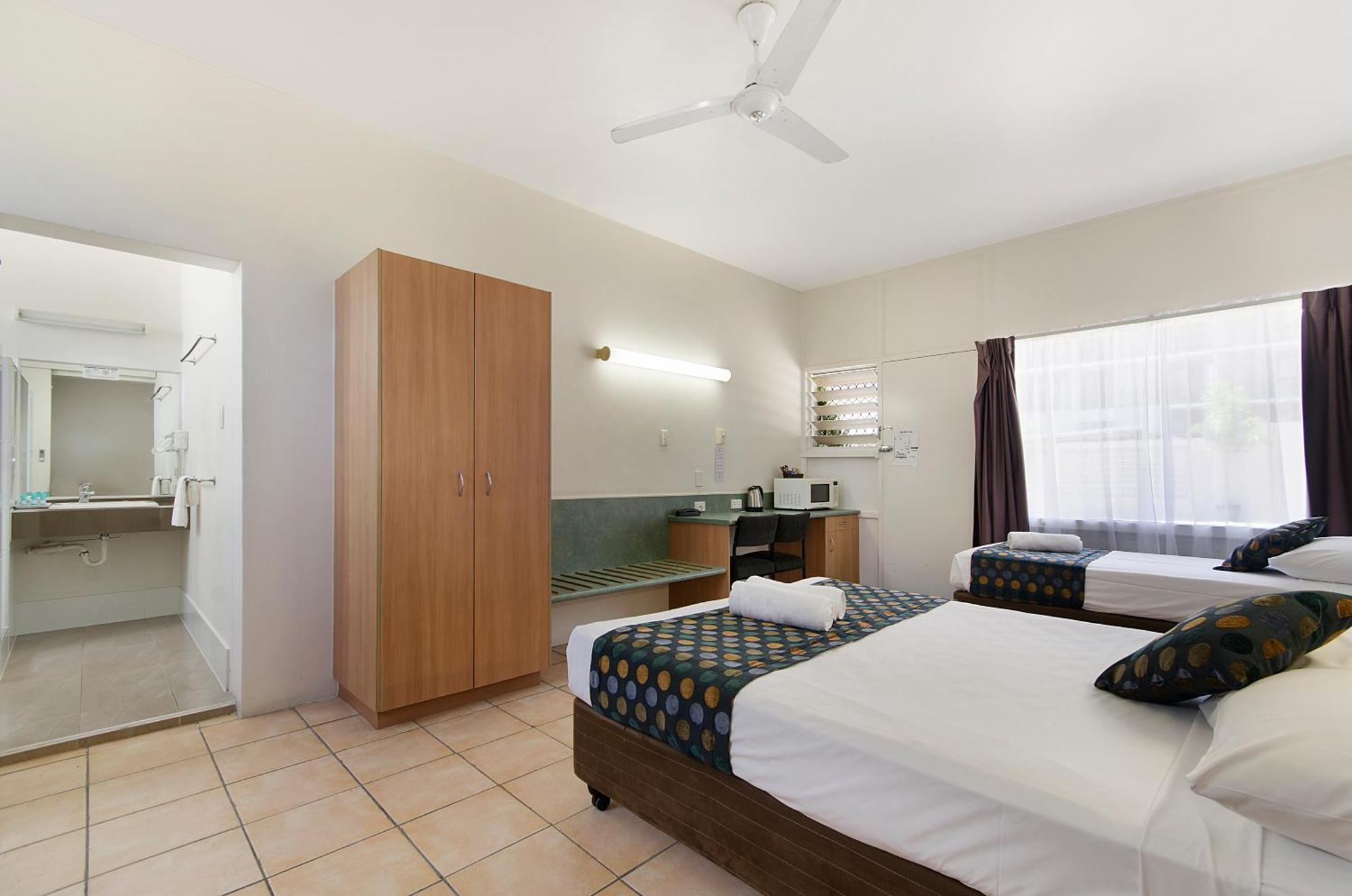 Beach House Motel Таунсвіль Екстер'єр фото