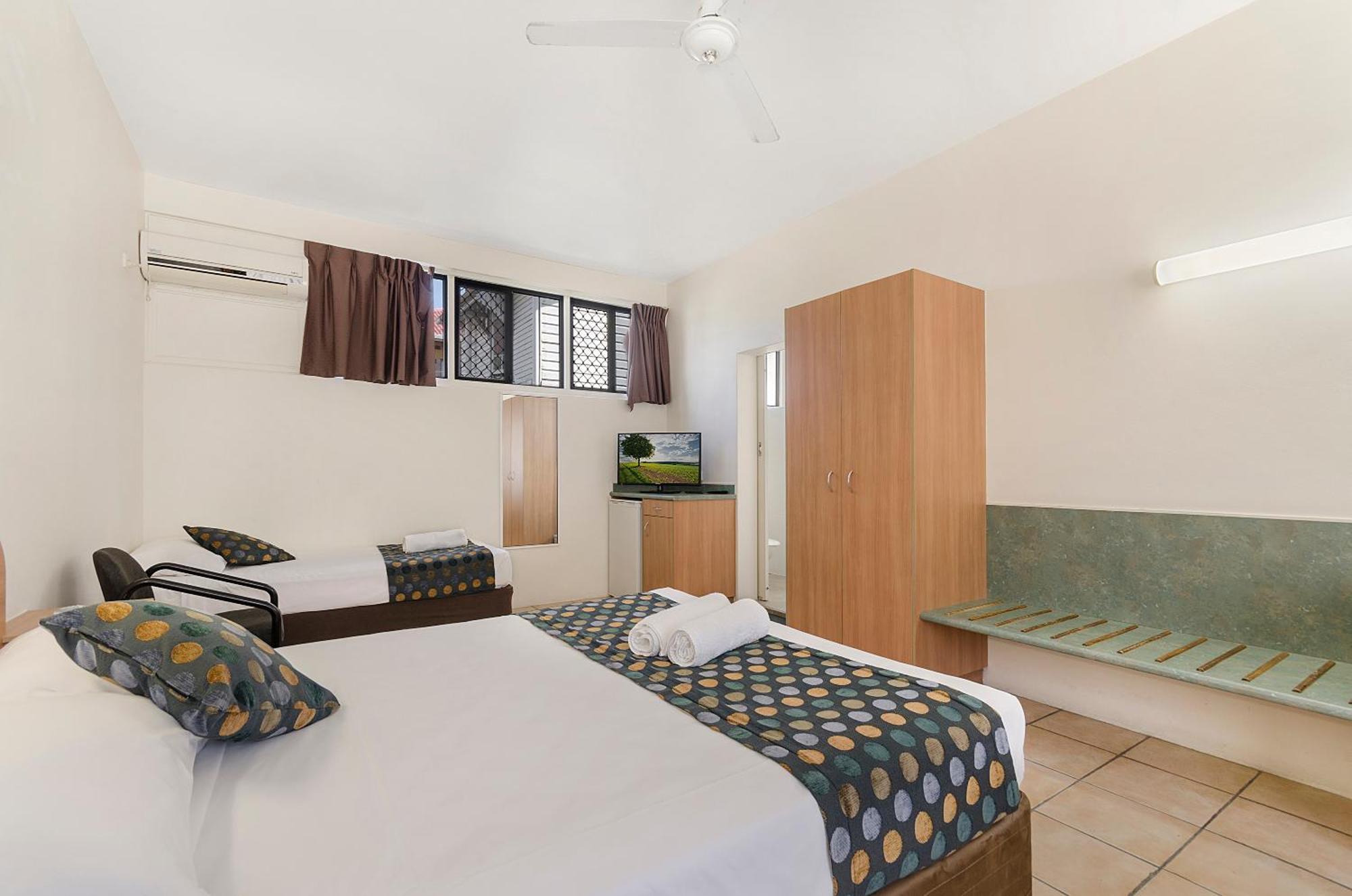 Beach House Motel Таунсвіль Екстер'єр фото