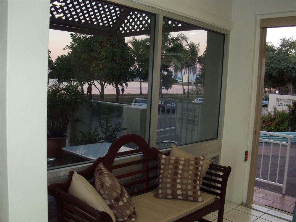 Beach House Motel Таунсвіль Екстер'єр фото