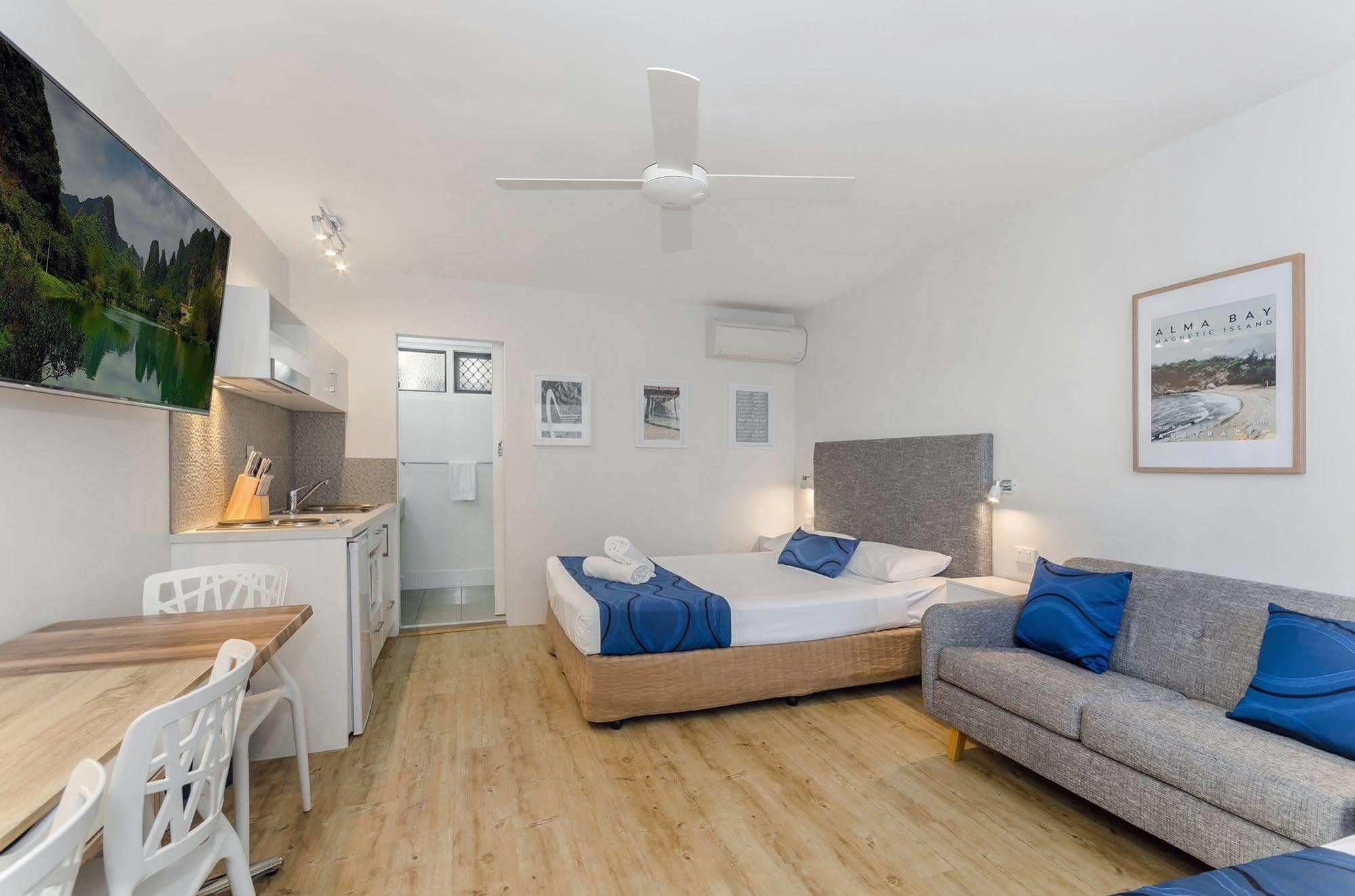 Beach House Motel Таунсвіль Екстер'єр фото