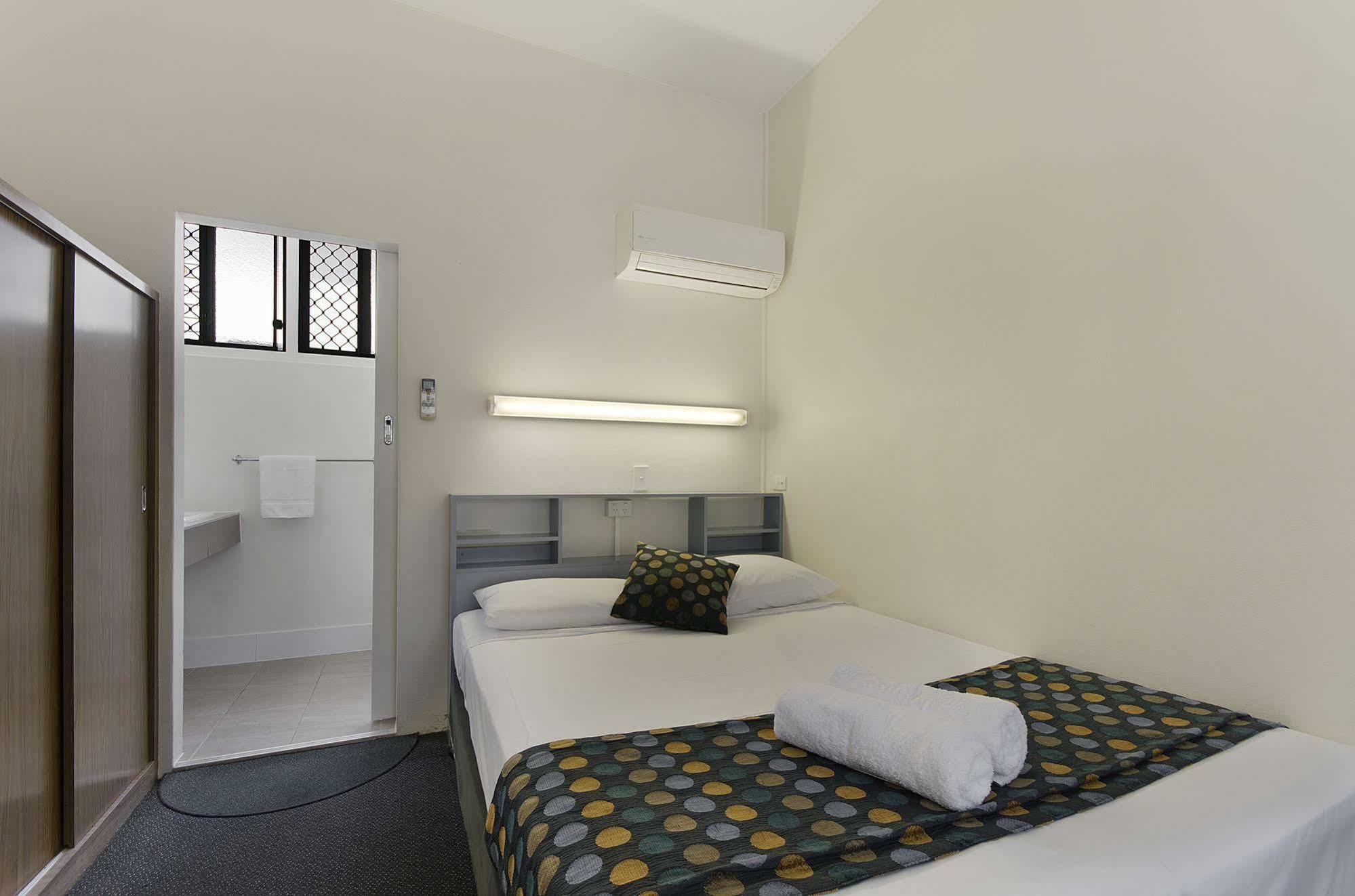 Beach House Motel Таунсвіль Екстер'єр фото